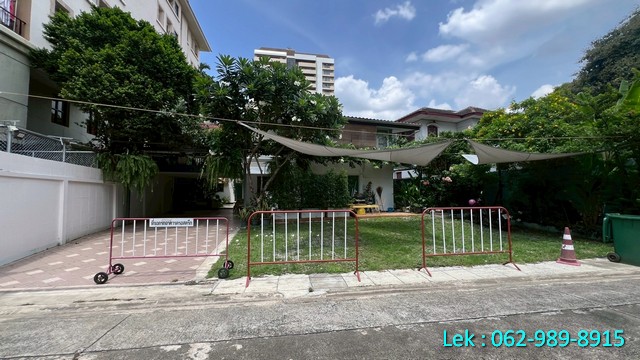 ขายที่ดินใจกลางสุขุมวิท 65  เอกมัย 10 แยก 6 เนื้อที่ 120 ตร.ว.  หน้ากว้าง 22 ม. ทำเลทอง ใกล้ทองหล่อ–เอกมัย 