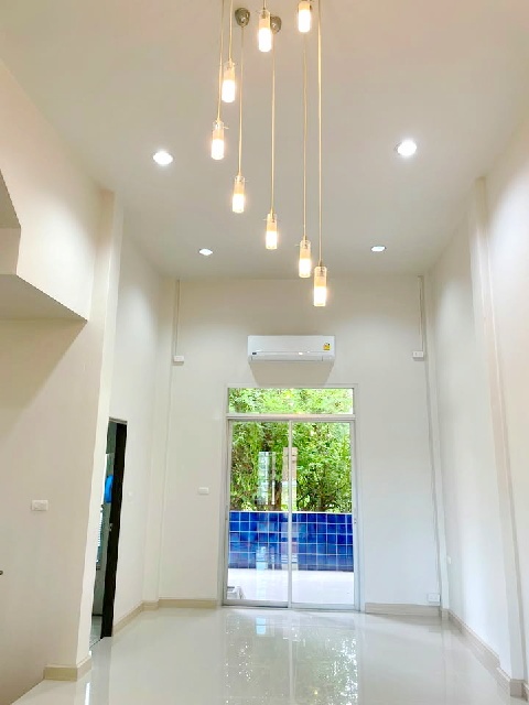 MRTลาดพร้าว 400ม.รัชดาภิเษก700ม. ทาวน์โฮม 4ชั้น หน้ากว้าง ใหม่ 4นอน 4น้ำ 384ตร.ม. 24ตร.วา.ม.  ติดถนนใหญ่ ย่านลาดพร้าว ยูเนี่ยนมอลล์ 1.9 กม.