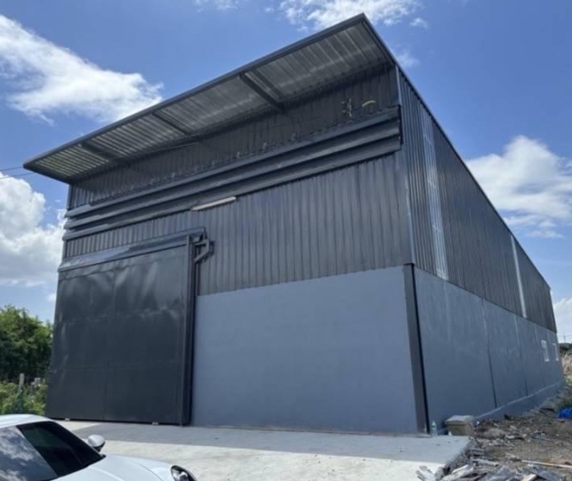  ให้เช่าโกดัง มีที่พักคนงาน  อ.ลำลูกกา จ.ปทุมธานี 400 ตร.ม. มี 4 ห้องนอน 2 ห้องน้ำ