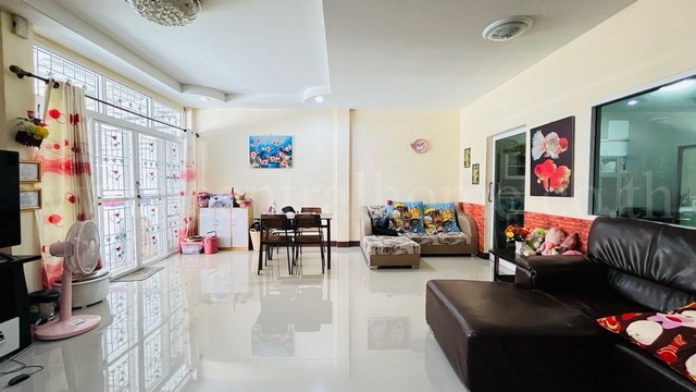 ทาวน์เฮ้าส์ ซีเค วิลล์ 2 สวนส้ม - ถนนพระราม 2 พร้อมเฟอร์ ติดถนนเมน