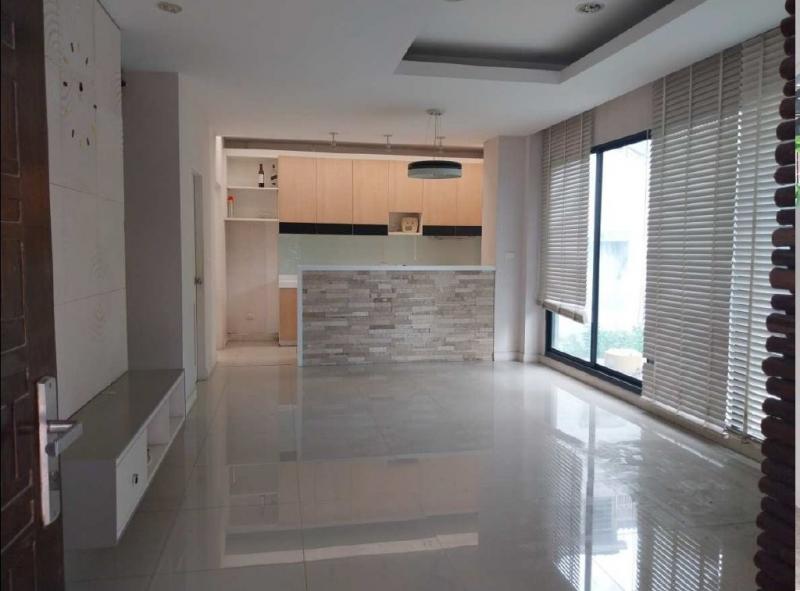 ขายทาวน์เฮ้าส์มือสอง เขตวังทองหลาง กรุงเทพมหานคร โครงการ ภัทรารมย์ 2