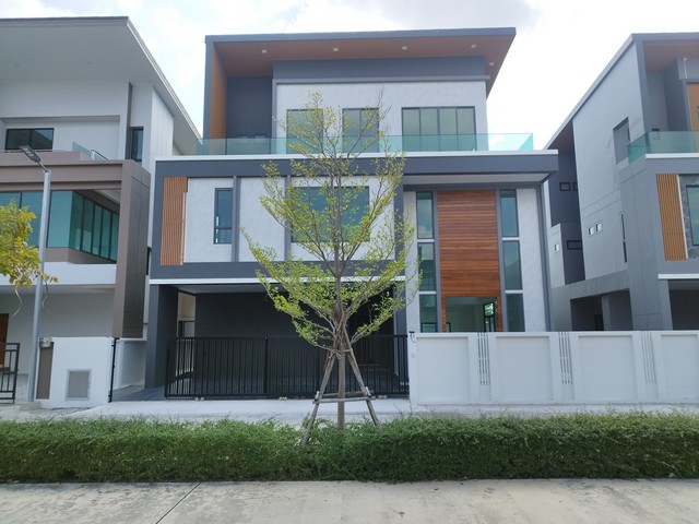 บ้านเดี่ยวหรู Private 33 พระยาสัจจา ชลบุรี 3 ชั้น 5 ห้องนอน 420 ตรม. ใกล้ทุกแลนด์มาร์ค