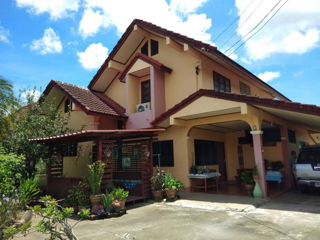 ขายบ้านพร้อมที่ดินหมู่บ้านสันติสุข อ.เมือง จ.ลำปาง พื้นที่ 179 ตารางวา