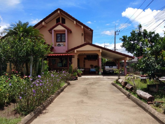 ขายบ้านพร้อมที่ดินหมู่บ้านสันติสุข อ.เมือง จ.ลำปาง พื้นที่ 179 ตารางวา