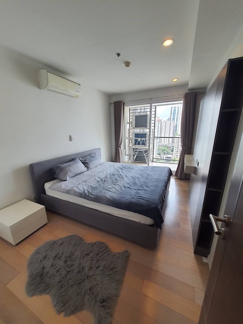 15 Sukhumvit Residence Safe comfortable spacious 19th floor BTS Nana