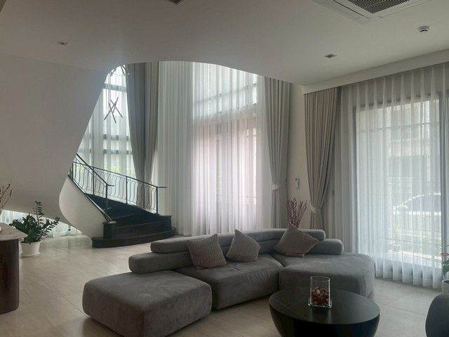 ขายบ้านเดี่ยว ม.แกรนด์ บางกอก บูเลอวาร์ด สุขุมวิท-ศรีนครินทร์ ตกแต่งพร้อมอยู่