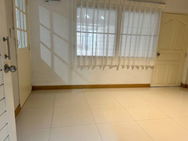 ให้เช่าบ้านเดี่ยวหมู่บ้านเสรีถนนพระราม9ปรับปุงใหม่ทั้งหลังมี3นอน2น้ำแอร์ใหม่6เครื่องจอดรถ2-3คันเหมะพักอาศศัยและทำโฮมออฟฟิศราคาเช่า30000บาท