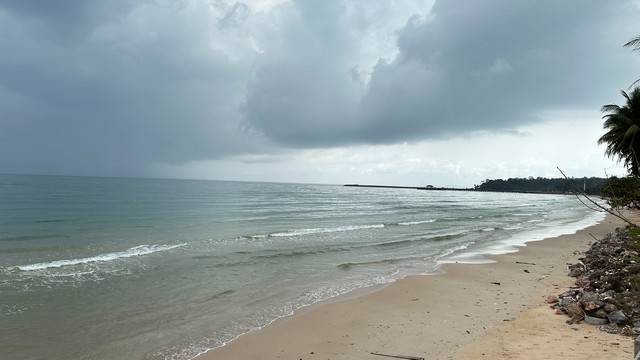 ผืนดินไทยทรงคุณค่า   ขายที่ดินริมหาดสะพลีทรายขาวน้ำใสคราม สวยงามวิวทะเลธรรมชาติสุดสุด ปะทิวใกล้หาดสวยทุ่งวัวแล่น  