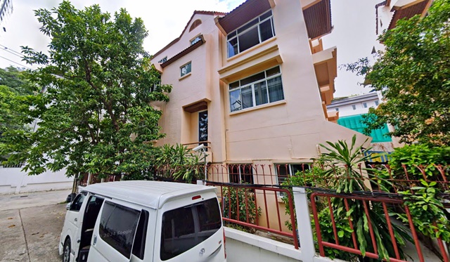 คฤหาสน์แนวตั้งสุดหรู 4 ชั้น ใหม่ หรูหรา ในเมือง 5นอน ย่านคนญี่ปุ่น BTSพร้อมพงษ์ 900ม. MRTสุขุมวิท 900ม. 400 ตร.ม. 33 ตร.วา.5น้ำ 