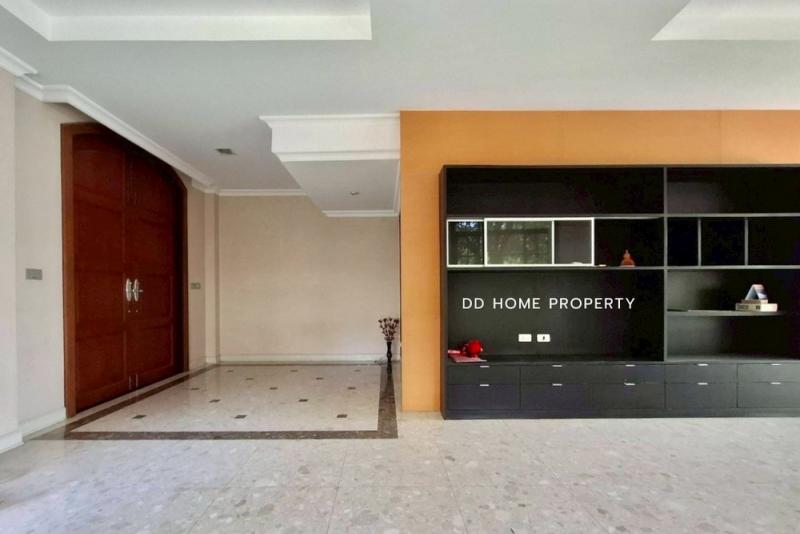 ขายหมู่บ้านโกลเด้นเลเจนด์ สาธร-กัลปพฤกษ์ แปลงมุม (DD002061)