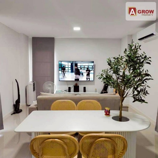 หมู่บ้านพลีโน่ทาวน์ บางนา กม.24 บ้านหลังมุม หน้าบ้านไม่ชนกับใคร มีความเป็นส่วนตัว