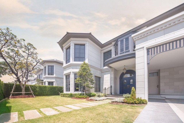 ขายบ้านเดี่ยว 2 ชั้น หมู่บ้านนาราสิริ กรุงเทพกรีฑา 154 ตร.วา บ้านใหม่พร้อมอยู่ทันที