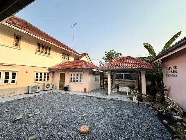 ให้เช่าบ้านเดี่ยว+โกดัง 186-560 ตรม. ถ.รามอินทรา ตรงข้ามแฟชั่นไอซ์แลนด์ ( จดทะเบียนได้ ต่อเติมได้ )