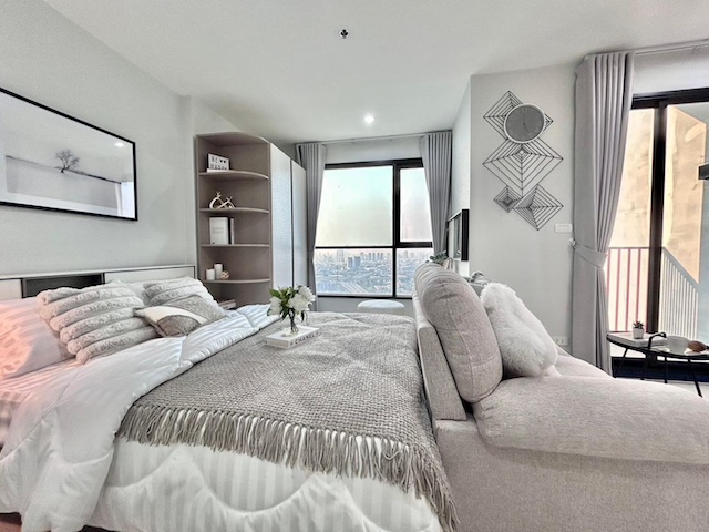 BS978 ขายคอนโด The Base พระราม 9 - รามคำแหง ชั้น 35 วิวสวย ราคาพิเศษ ฟรีโอน