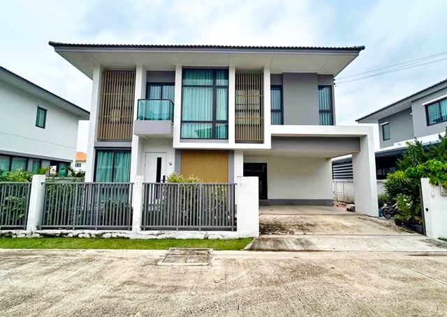 ม.ธรรมศาสตร์ รังสิต 4.6กม. บ้านเดี่ยวหรู 2 ชั้น 4นอน จัดเต็มเฟอร์ ม.กรุงเทพ รังสิต 3.2กม. รังสิต-คลอง2 บงกช31-35  52ตร.วา.220ตร. 3น้ำ 