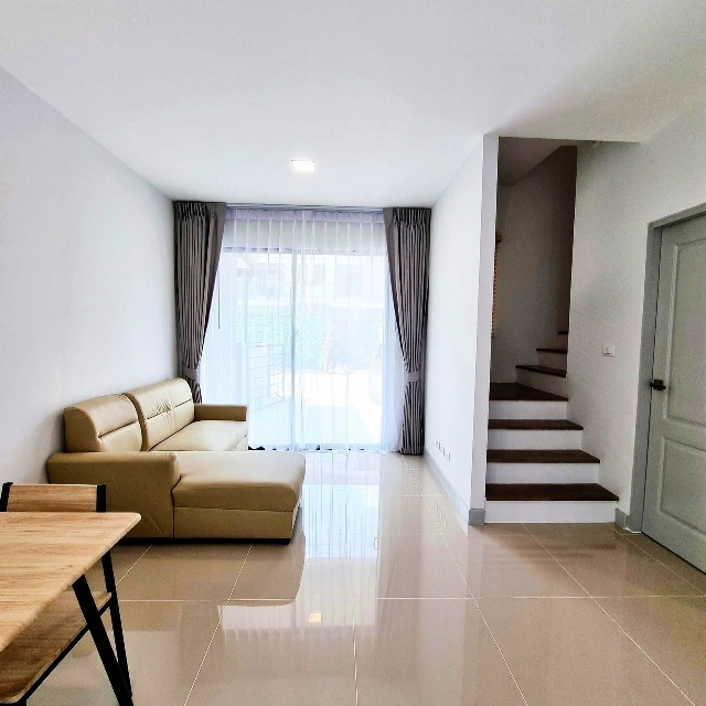 พหลฯ-วิภาวดี  ฟิวเจอร์พาร์ค รังสิต 1.6กม. ทาวน์เฮาส์ 2 ชั้น 3นอน  แกรนด์พลี 149ตร.ม.19ตร.วา.ม.กรุงเทพ รังสิต 4กม. จัดเต็มเฟอร์ 4 แอร์ 