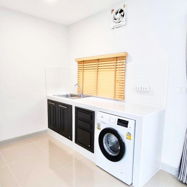 พหลฯ-วิภาวดี  ฟิวเจอร์พาร์ค รังสิต 1.6กม. ทาวน์เฮาส์ 2 ชั้น 3นอน  แกรนด์พลี 149ตร.ม.19ตร.วา.ม.กรุงเทพ รังสิต 4กม. จัดเต็มเฟอร์ 4 แอร์