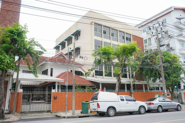 P2 อาคารสำนักงานใจกลางเมือง ติดถนน เขตดุสิต พร้อมอาคาร 2 หลัง