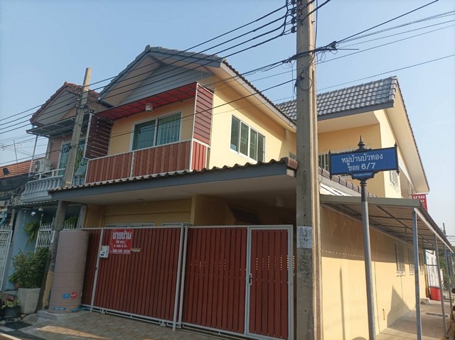 ขายทาวน์เฮ้าส์หลังมุม หมู่บ้านบัวทอง อำเภอบางบัวทอง จังหวัดนนทบุรี เนื้อที่ 28 ตารางวา รีโนเวทใหม่