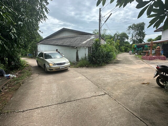 ขายด่วน!! ที่ดินพร้อมสิ่งปลูกสร้าง เนื้อที่ 11 ไร่ 3 งาน 86 ตรว. มีทาวน์เฮาส์ 1ชั้น 1 หลัง ใกล้โรงเรียนสากเหล็กวิทยาคม อ.สากเหล็ก จ.พิจิตร