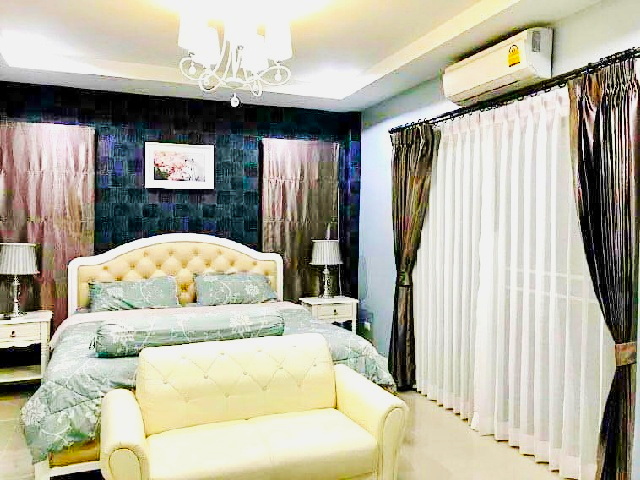 ถ.ภูเก็ต เกาะสิเหร่ โรบินสัน ภูเก็ต 3.7 กม. ให้เช่าบ้านเดี่ยว 2 ชั้น พร้อมเฟอร์ 50 ตร.วา.200 ตร.ม.3 นอน 3 น้ำ ม.ราชภัฏภูเก็ต 3.6 กม.