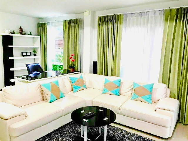 เกาะสิเหร่ โรบินสัน ภูเก็ต 3.7 กม.ให้เช่าคฤหาสน์ 2 ชั้น พร้อมเฟอร์ 52 ตร.วา.202ตร.ม.3นอน  ถ.ภูเก็ต 3 น้ำ ม.ราชภัฏภูเก็ต 3.6 กม.