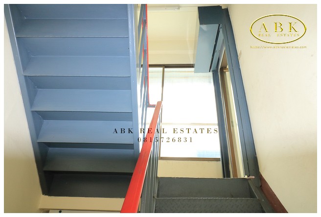 อาคารพาณิชย์ 4 ชั้น ห้องมุม ซ.ลาดพร้าว 64 แยก 2 ราคา 4.25 ล้านบาท