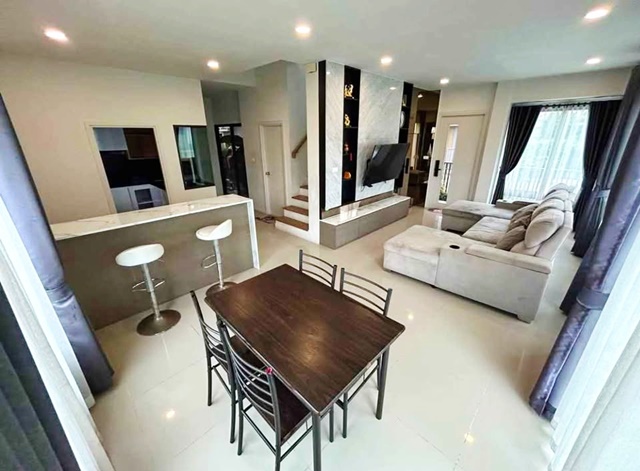 MRT ม.กรุงเทพ 5.2 กม ม.กรุงเทพ รังสิต 3.2กม.4นอน รังสิต-คลอง2 บงกช31-35 .บ้านเดี่ยวหรู 2 ชั้น จัดเต็มเฟอร์ 50ตร.วา.200ตร.ม.ปทุมธานี 3น้ำ