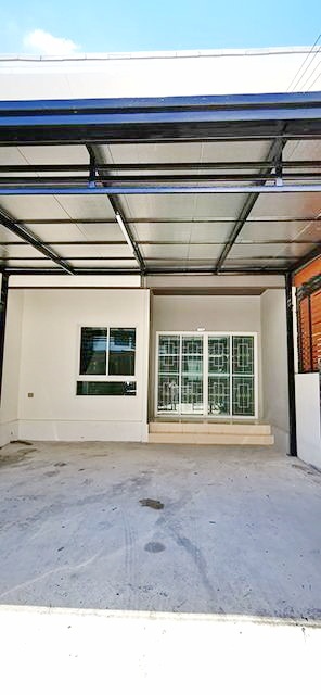 นวนคร เชียงรากน้อย โลตัส ประตูน้ำพระอินทร์-อยุธยา 700ม. ให้เช่าทาวน์เฮ้าส์ 2 ชั้น ใหม่ 25 ตร.วา.200 ตร.ม.ทำเลดี ม.ราชภัฏวไลยอลงกรณ์ 700 ม.  