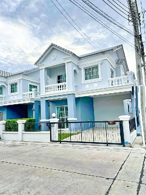 ม.หัวเฉียว4กม. 3นอน  ถ.วัดศรีวารีน้อย APL สุวรรณภูมิ5กม. บ้าน 2ชั้น ใหม่ หลังมุม 56 ตร.วา.230 ตร.ม.2 น้ำ  