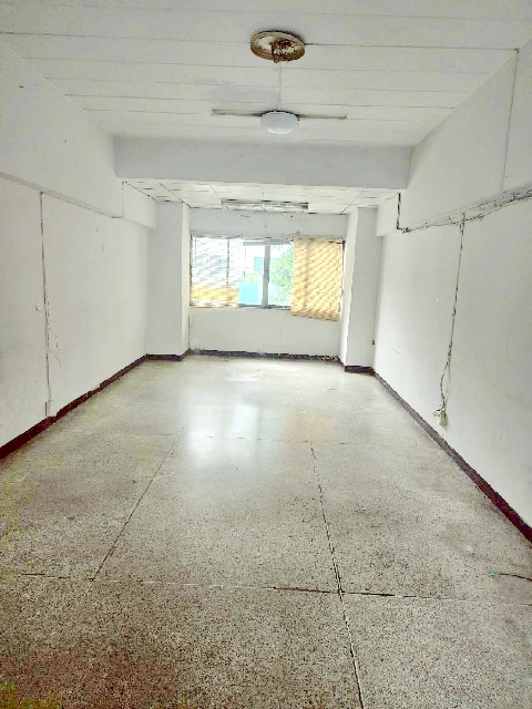 ถูกที่สุด ออฟฟิศประเทศไทย ติดรถไฟฟ้า MRTสุทธิสาร 900ม. อาคาร 32 ตร.ม. รร.นานาชาติคิซิโกะ 3.8 กม. 1นอน ซ.อินทามระ 31-37