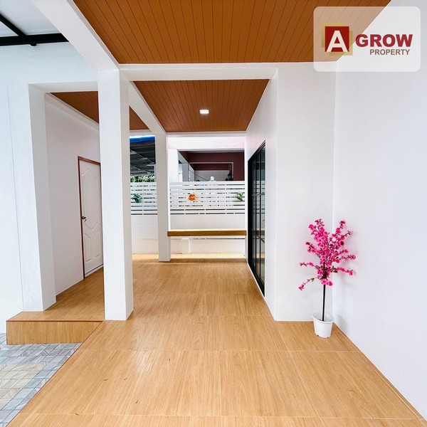 หมู่บ้านอมรทรัพย์ เลียบวารี 25 ถนนเมน กำแพงไม่ติดกัน รีโนเวทใหม่พร้อมอยู่