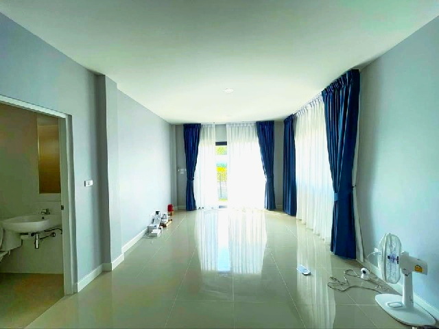 รพ.จุฬารัตน์ 9 แอร์พอร์ต 4 กม.รักสัตว์ บางนา-กิ่งแก้ว  แม็คโคร บางพลี 2 กม.ให้เช่าบ้านเดี่ยว 2ชั้น 50ตร.วา.200ตร.ม. เซนโทร 4 นอน 3 น้ำ