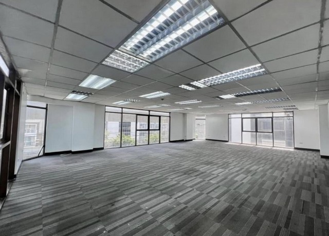 ให้เช่าสำนักงาน 7 ชั้น ตึกติดถนนใหญ่ ติดป้ายรถเมล์ ประจำทางแยกกรุงธนบุรี ใกล้ BTS กรุงธนบุรี