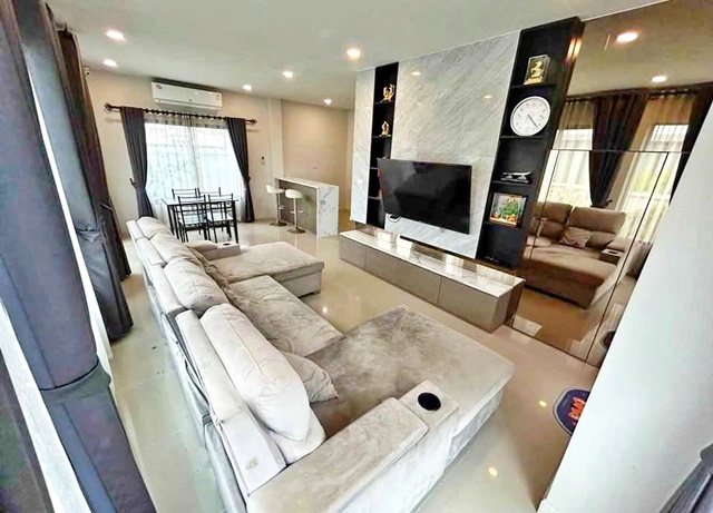 รังสิต-คลอง2 ม.กรุงเทพ รังสิต 3.2กม.4นอน  บงกช31-35  MRT ม.กรุงเทพ 5.2 กม.บ้านเดี่ยวหรู 2 ชั้น จัดเต็มเฟอร์ 50ตร.วา.200ตร.ม.ปทุมธานี 3น้ำ 