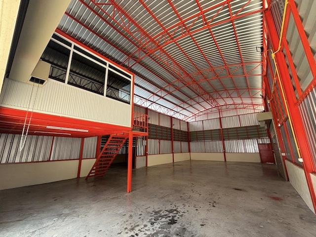 ให้เช่าโกดังพร้อมออฟฟิศ 480 ตรม. ซอยสะแกงาม 28 เหมาะเก็บสต๊อก หรือทำศูนย์กระจายสินค้า