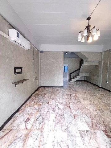 ให้เช่าโฮมออฟฟิศ 3 ชั้น 31.6 ตรว. สไตล์ลอฟท์ ซอยลาดพร้าว 124 ใกล้ MRT มหาดไทย