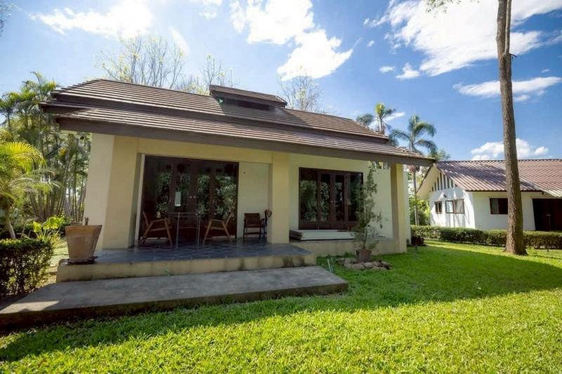 ขายบ้านหรู #ติดแม่น้ำปิง 25.5 ล้าน 2-2-28 ตรว. #โซนหางดง พร้อมพื้นที่กว้างขวาง ใกล้เมืองเชียงใหม่ บรรยากาศสงบ ร่มรื่นด้วยต้นฉำฉาขนาดใหญ่