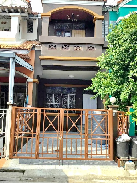 นันทนา ตลาดพูนทรัพย์ 300ม. ม.ปทุมธานี 1.9 กม.2 นอน MRTรังสิต 4.7 กม. ใหม่ทั้งหลัง ทาวน์เฮ้าส์ 2.5 ชั้น 19 ตร.วา.170 ตร.ม.  2 น้ำ 1 แอร์  