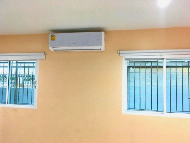 MRT ห้วยขวาง 1กม.ให้เช่าทาวน์เฮ้าส์ 3 ชั้น 3 นอน  รัชดา ประชาราษฏร์บำเพ็ญ ประชาอุทิศ  3 น้ำ  29 ตร.วา.349 ตร.ม.รร.นานาชาติเกศินี 1 กม.