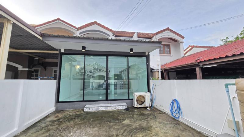 ทาวน์โฮม 2 ชั้น เนื้อที่ 25 ตรว. *2 นอน 3 น้ำ ห้องน้ำในตัว ห้องครัว ถนนวัชรพลรามอินทรา