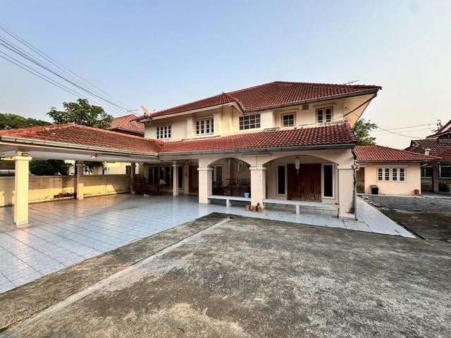 ให้เช่าและขายบ้านเดี่ยว2ชั้น +โกดัง  รามอินทรา60 ขนาด186 ตรว.ใกล้แฟชั่นไอซ์แลนด์ และรถไฟฟ้าสายสีชมพู