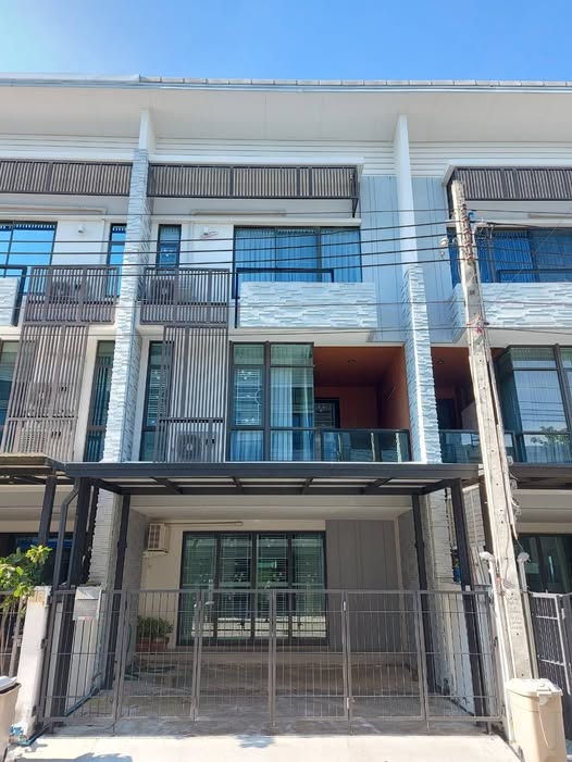 ให้เช่าทาวน์โฮมสวยติดถนนบางนากม.5 20วา 3 นอน 4 น้ำ ถนนบางนาตราดกม.5