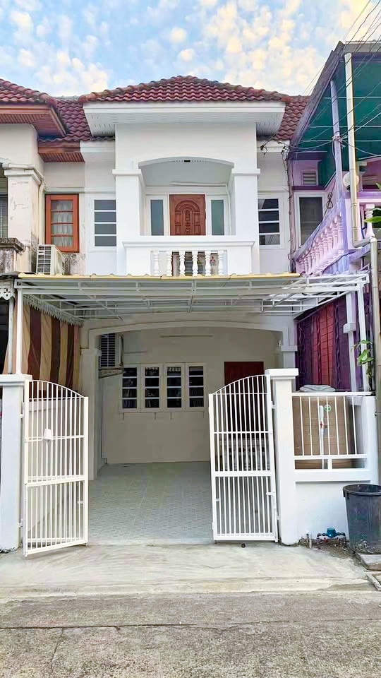 ซ.อ่อนนุช 12-18 รพ.สุขุมวิท 2.7 กม. BTSอ่อนนุช 1.3 กม.ให้เช่าทาวน์เฮ้าส์ 2 ชั้น 19 ตร.วา.พร้อมเฟอร์ 2 นอน 2 น้ำรร.นานาชาติเซนต์ไมเคิล 1 กม