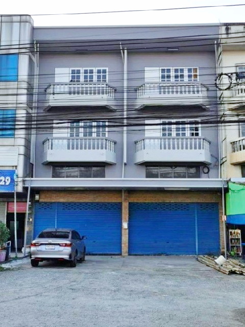 แม็คโคร 1กม. ติดถนนใหญ่ 3 นอน ไทวัสดุ นครปฐม 600ม. ให้เช่าอาคารพาณิชย์ 3.5 ชั้น 2 คูหาทะลุกัน 34ตร.วา.404 ตร.ม.