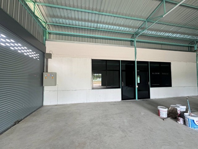 ให้เช่าโกดัง สร้างใหม่ 367 ตรม. เนื้อที่รวม2.5ไร่ อ.ศรีราชา จ.ชลบุรี ห่างจากถนนมอเตอร์เวย์สาย7 ประมาณ 4 กิโลเมตร