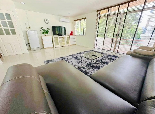 ย่านคนญี่ปุ่น BTSพร้อมพงษ์ 900ม. คฤหาสน์แนวตั้งสุดหรู 4 ชั้น ใหม่ หรูหรา ในเมือง 5นอนMRTสุขุมวิท 900ม. 400 ตร.ม. 33 ตร.วา.5น้ำ