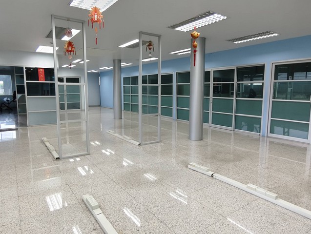 ขวยที่ดินถนนปู่เจ้าสมิงพราย 2-1-68 ไร่ พร้อมลานจอดรถและออฟฟิศ ตารางวาละ 56,818 บาท