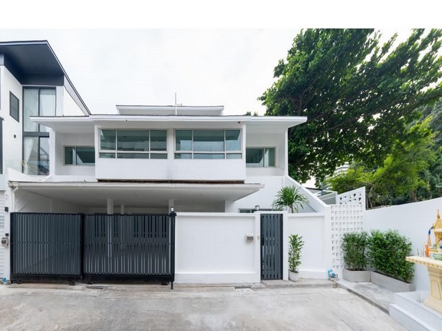 ขาย Town home 3 ชั้นหลังใหญ่ย่านอโศก 48 ตรว. 440 ตร.ม. ซอยสุขุมวิท 15 กล้โรงเรียนนานาชาติ NIST ใกล้ BTS อโศก, Terminal 21