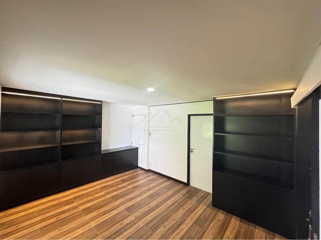 ให้เช่าบ้านเดี่ยว 2 ชั้น 90 ตรว. 5 นอน ซอยพัฒนาการ 53 หมู่บ้านเมืองทอง 2 โครงการ3 ใกล้โรงพยาบาลวิภาราม พร้อมเข้าอยู่